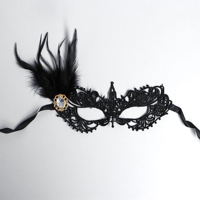 Карнавальная маска Незнакомка ажур с пером (черная) Сима-Ленд 2326735